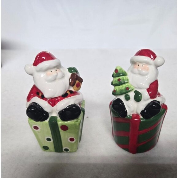 Cracker Barrel Mingle & Jingle Santa Salt & Pepper Shaker Set in Original Box - Picture 7 of 14